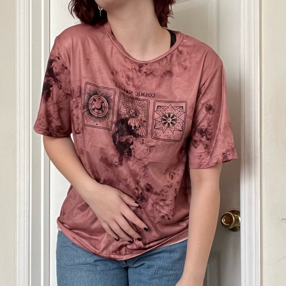 pink short-sleeved graphic tee (oversized)